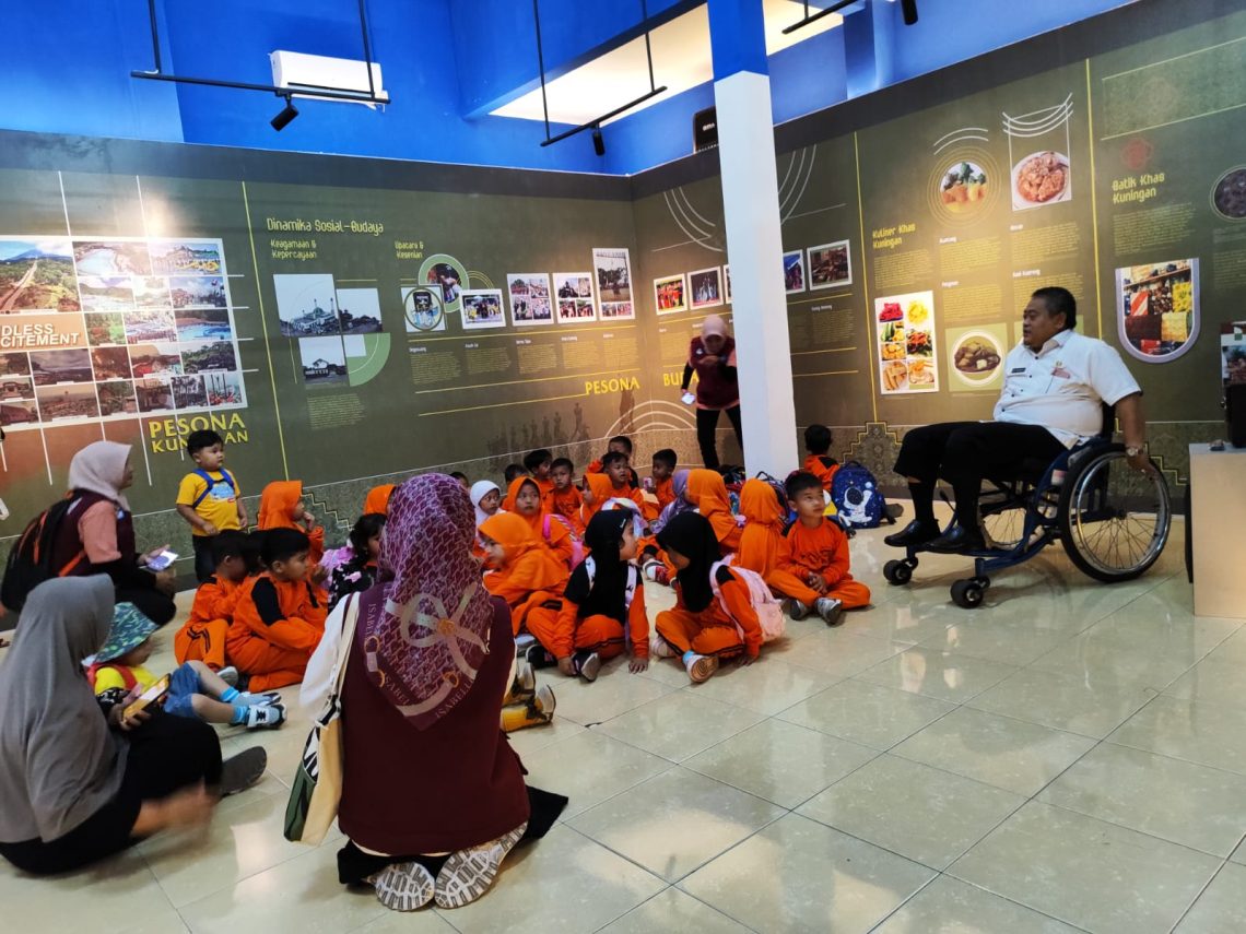 KUNJUNGAN PERPUSTAKAAN TK DAN KOBER PELITA HATI BUNDA